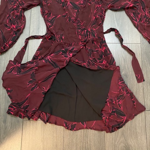 A.L.C. Embry Floral-Print Silk Mini Wrap Dress Size 2 - Picture 6 of 10